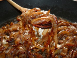 http://www.hippiewithabenz.com/wp-content/uploads/2012/03/Caramelized-Onions.jpg